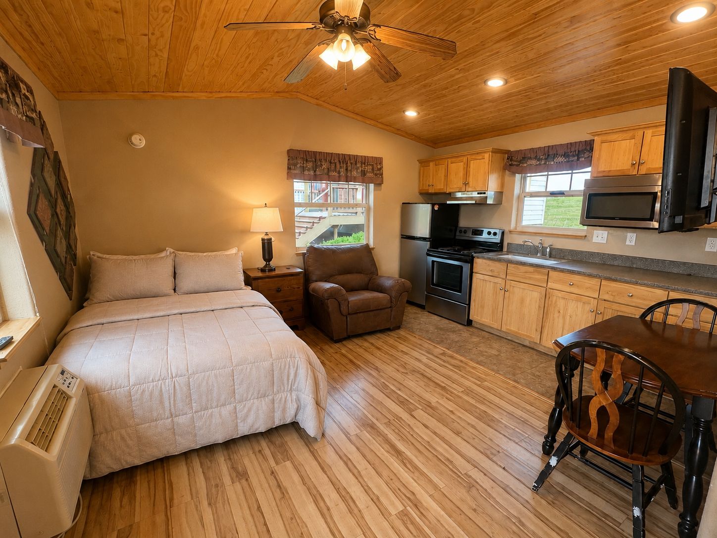 Studio living, sleeping & kitchen